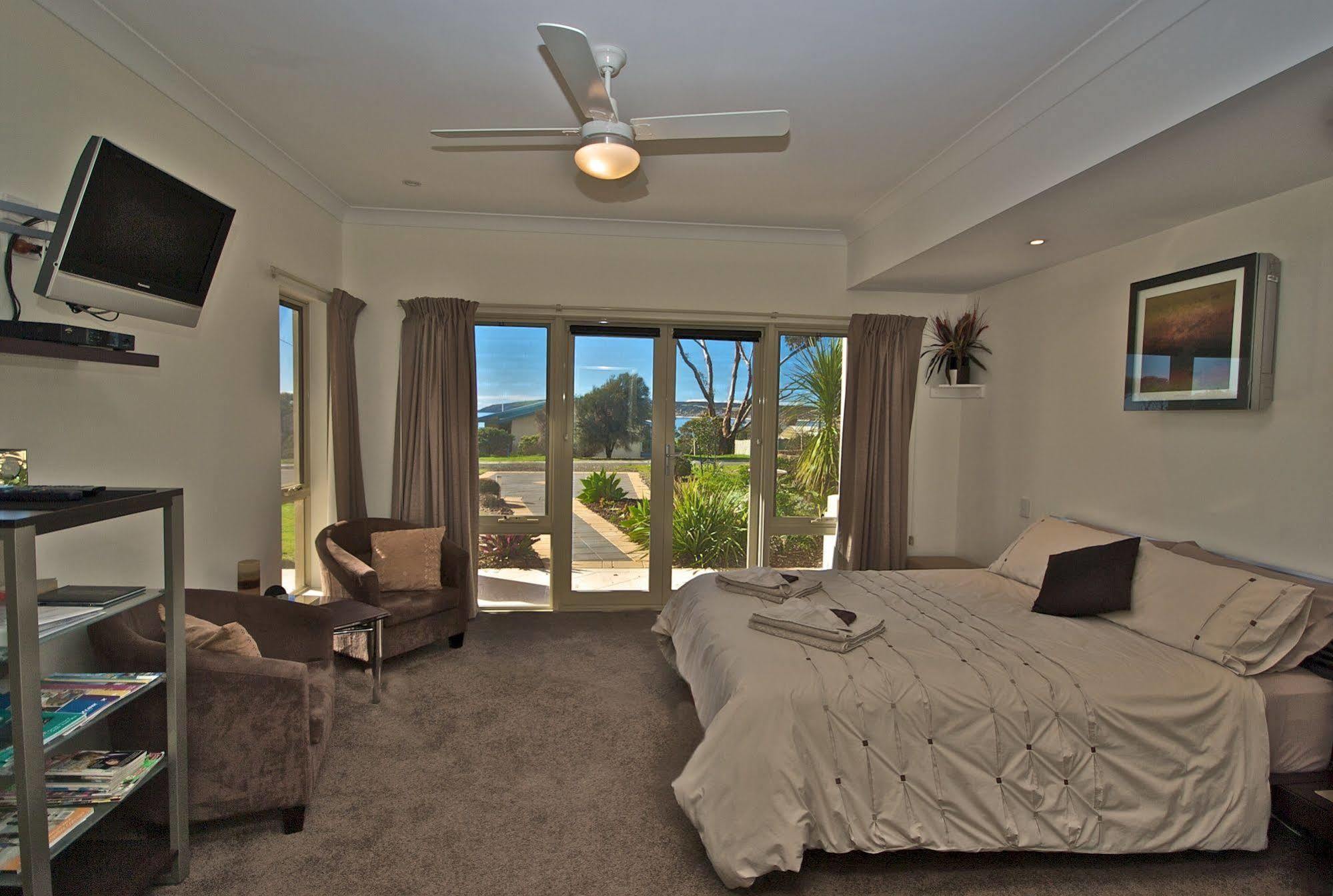 Searenity Holiday Accommodation Emu Bay ภายนอก รูปภาพ