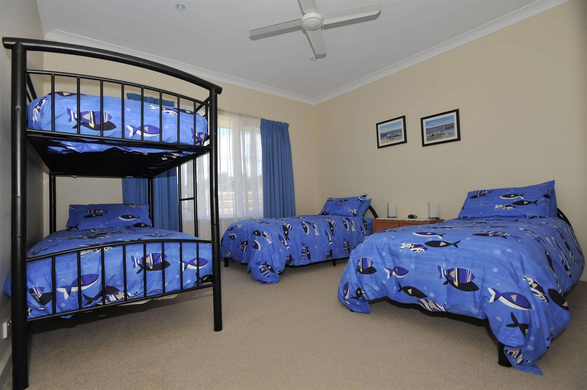Searenity Holiday Accommodation Emu Bay ภายนอก รูปภาพ